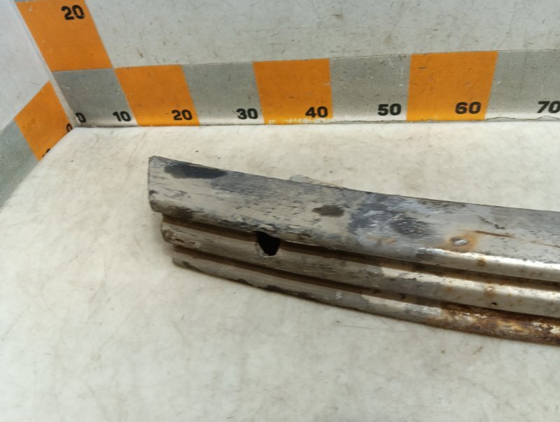 Усилитель переднего бампера