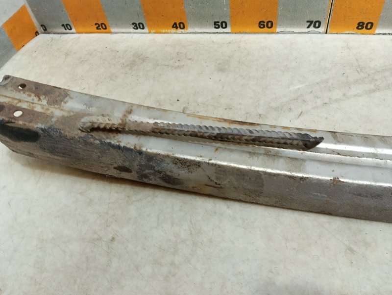 Усилитель переднего бампера