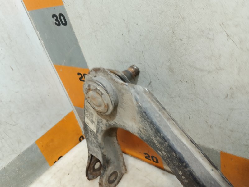 Рычаг передний верхний левый