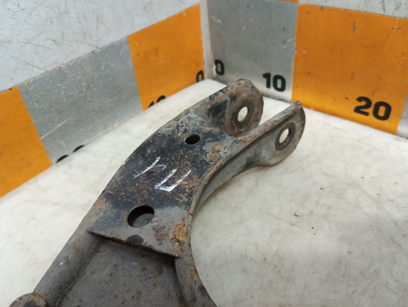 Рычаг передний верхний левый