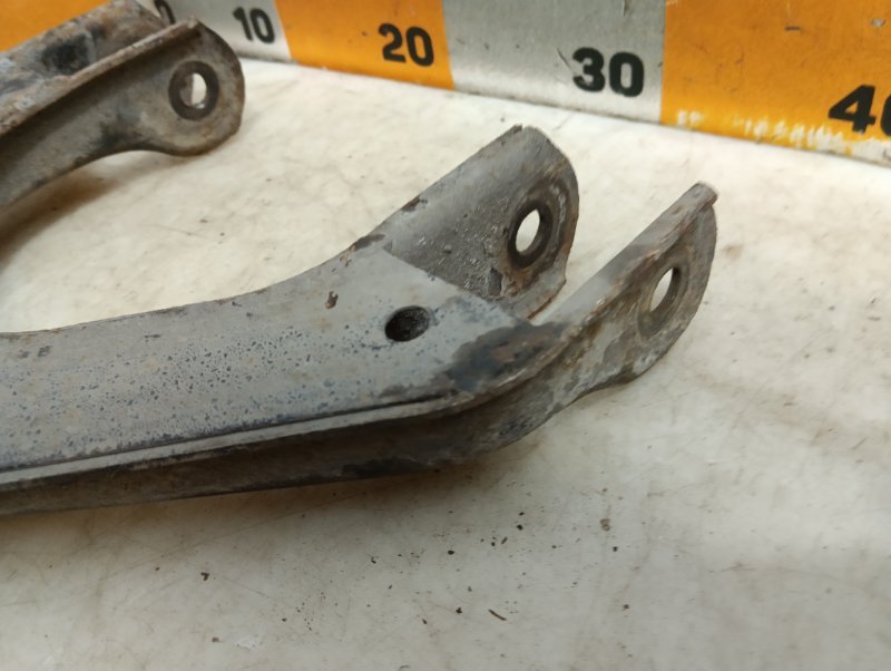 Рычаг передний верхний левый