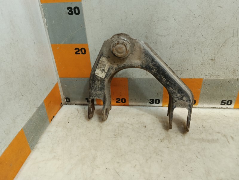 Рычаг передний верхний левый