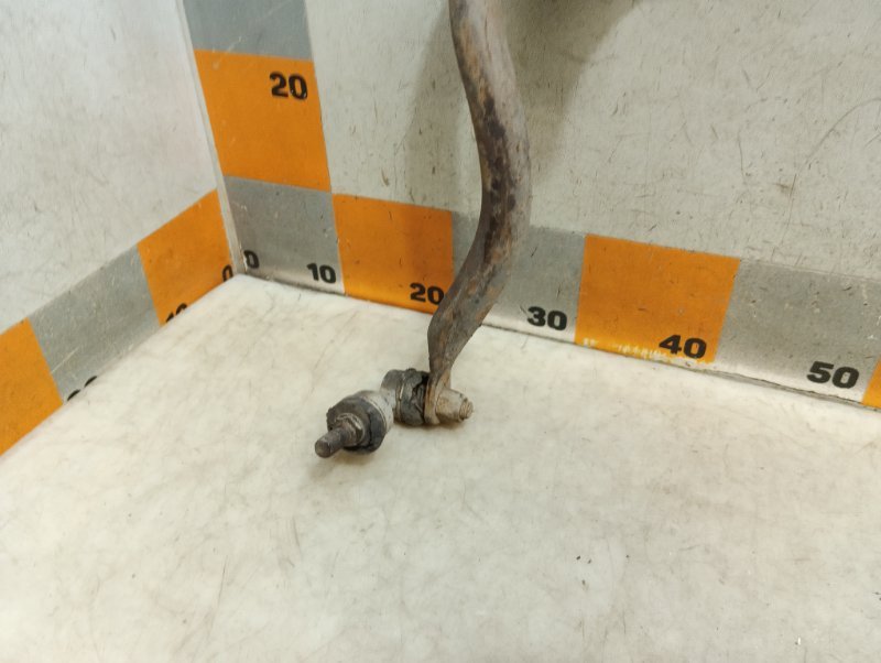 Стабилизатор передний