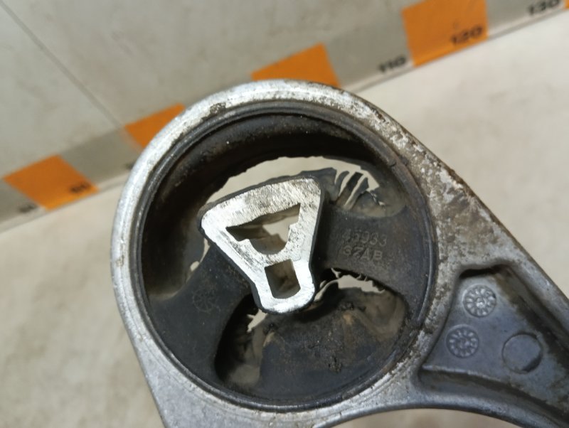 Опора двигателя