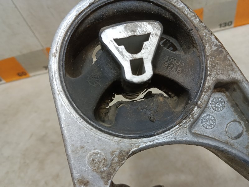 Опора двигателя