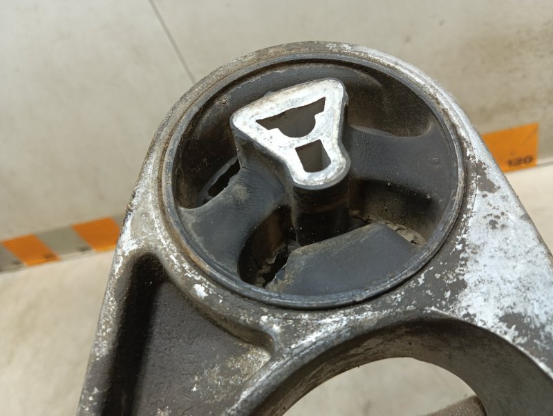 Опора двигателя