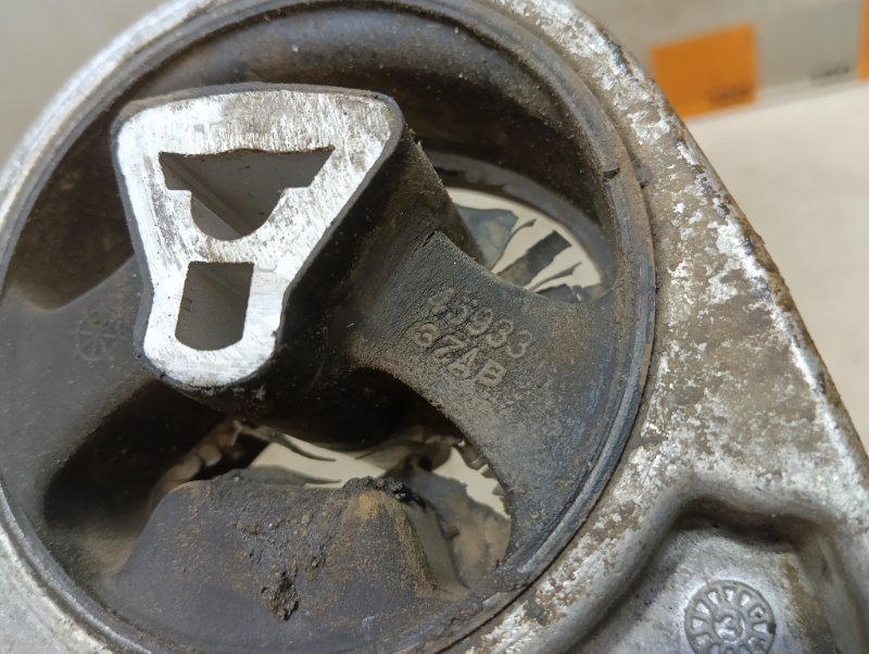 Опора двигателя