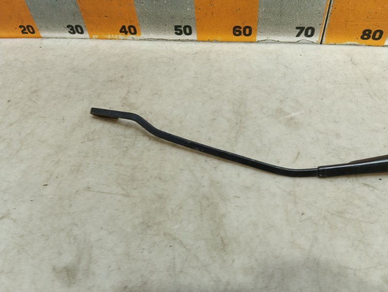 Поводок стеклоочистителя передний правый