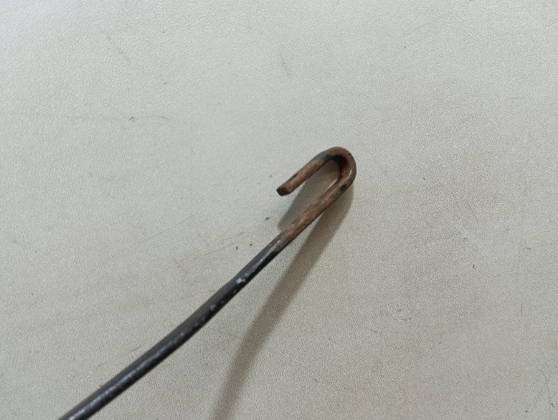 Поводок стеклоочистителя передний правый