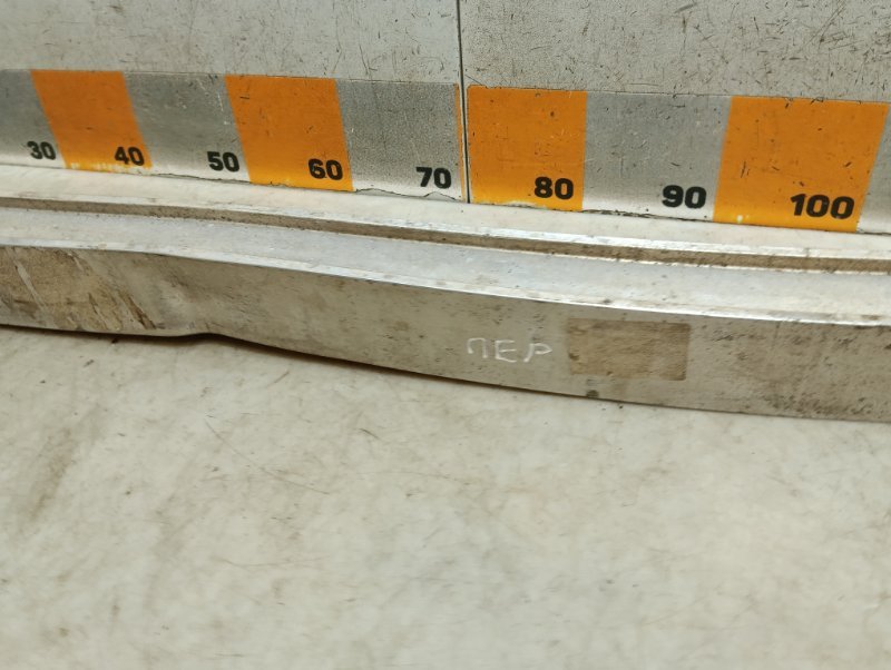 Усилитель переднего бампера