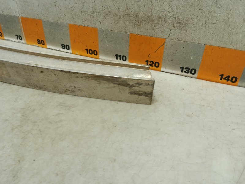 Усилитель переднего бампера