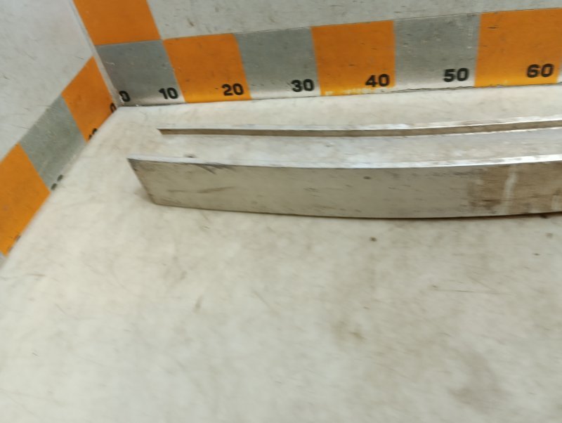 Усилитель переднего бампера