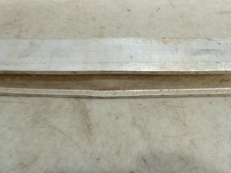 Усилитель переднего бампера