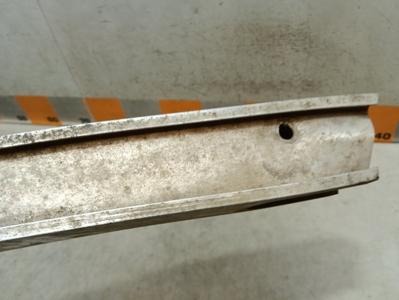 Усилитель переднего бампера