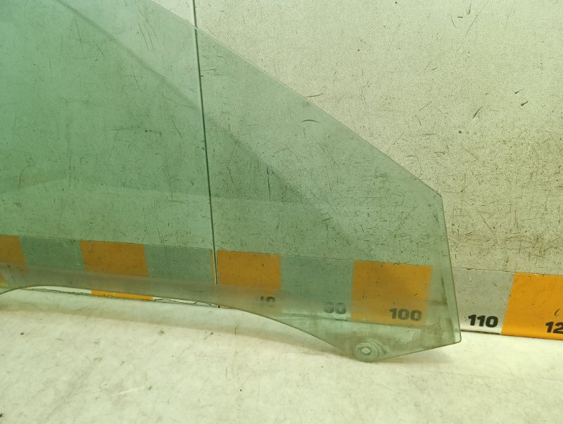 Стекло двери передней правой