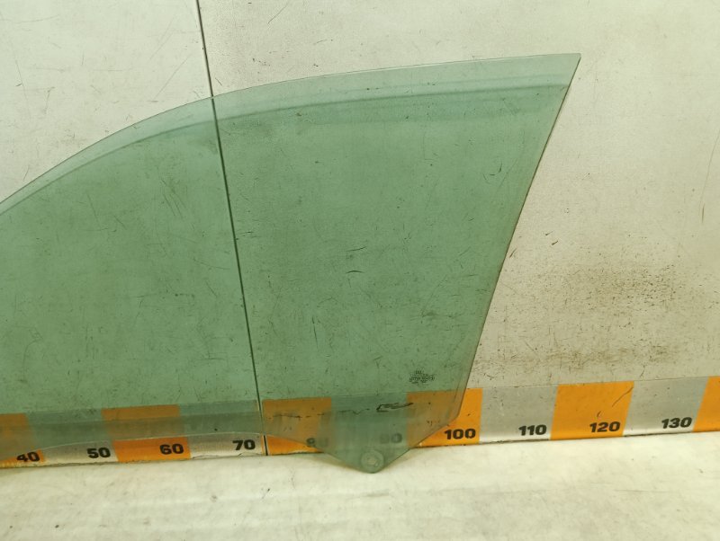 Стекло двери передней правой