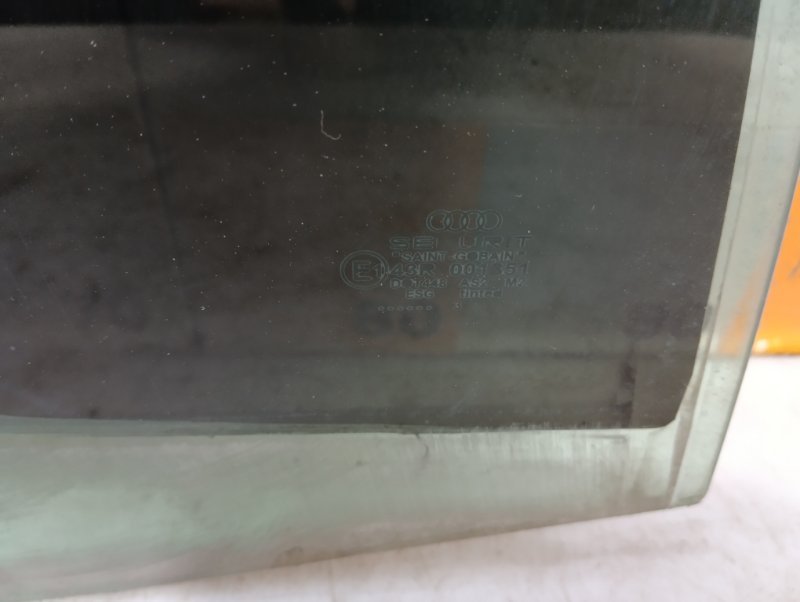 Стекло двери задней правой