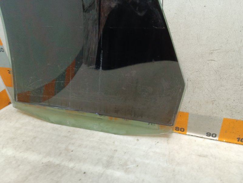 Стекло двери задней правой