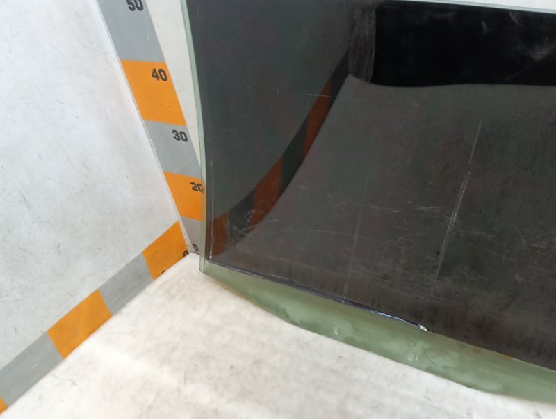 Стекло двери задней правой