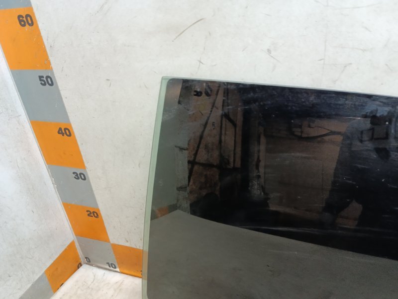 Стекло двери задней левой