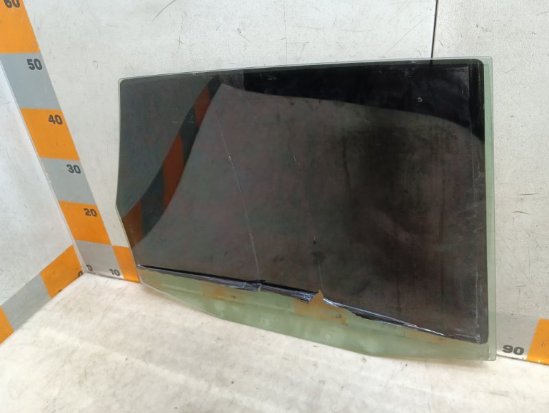 Стекло двери задней левой