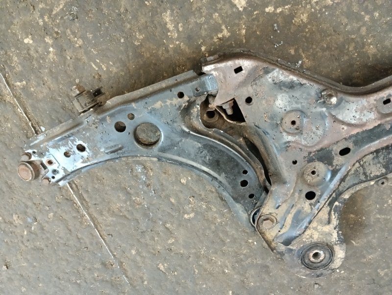 Балка подмоторная