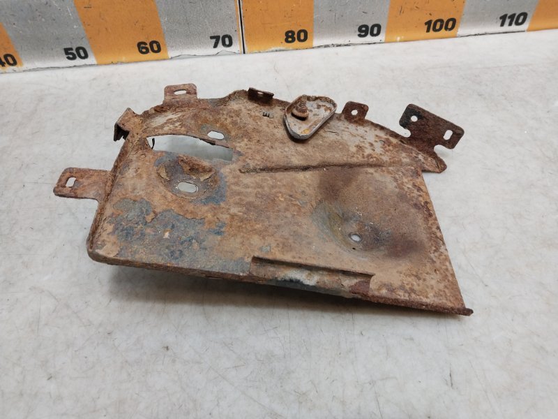 Площадка под аккумулятор (АКБ)