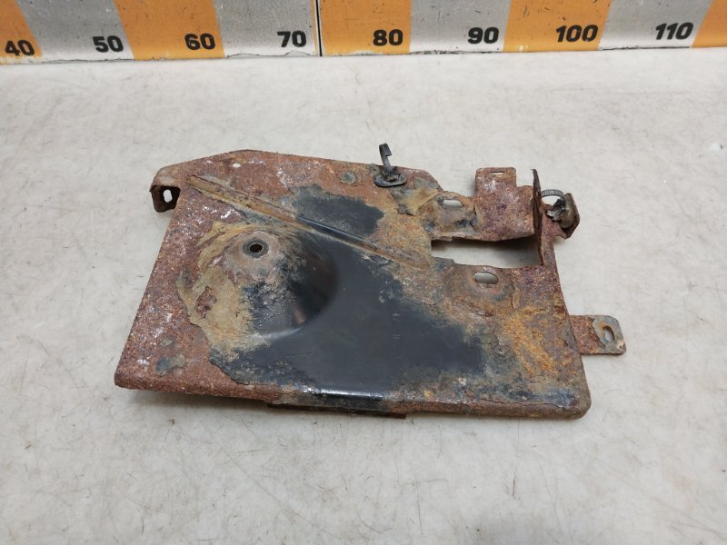 Площадка под аккумулятор (АКБ)