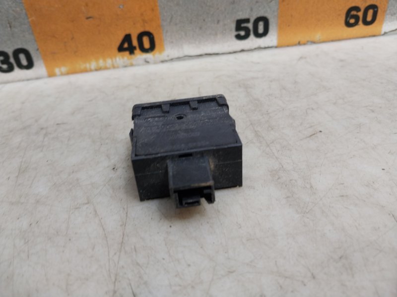 Кнопка корректора фар