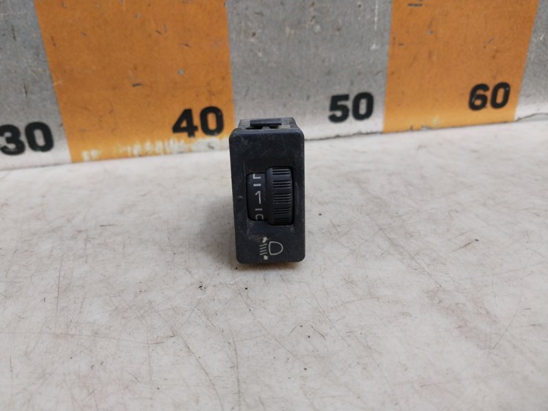 Кнопка корректора фар