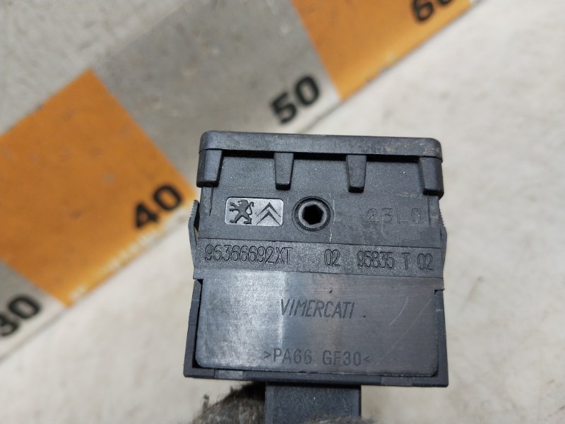 Кнопка корректора фар