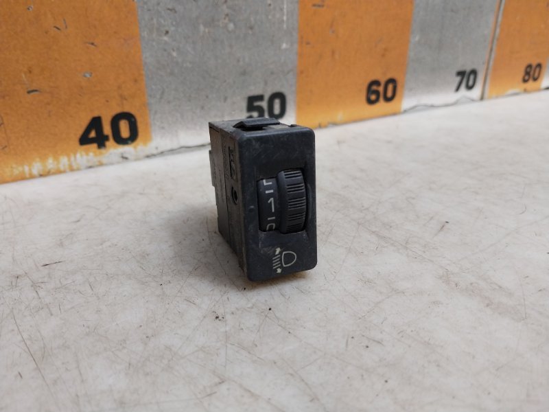 Кнопка корректора фар