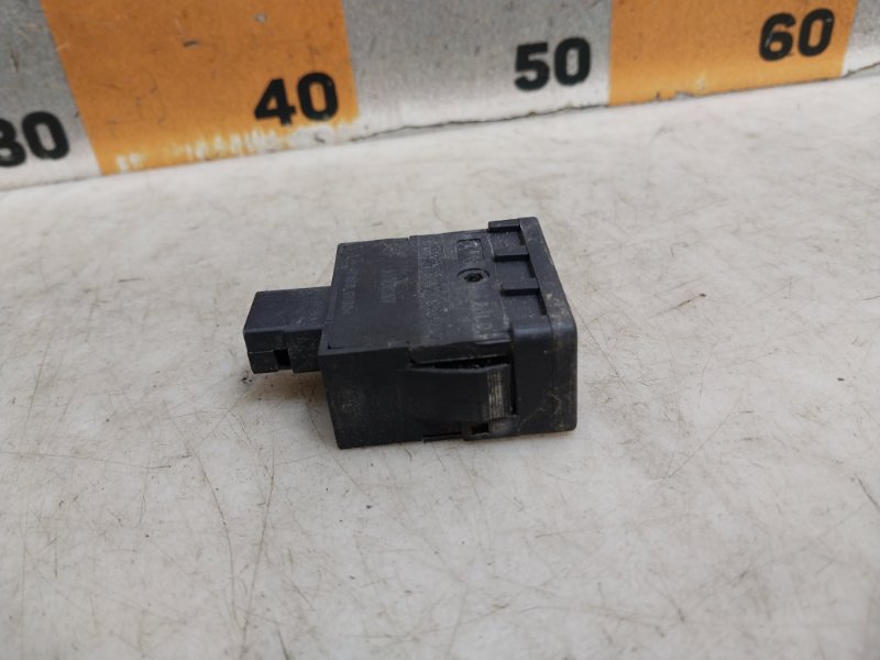 Кнопка корректора фар