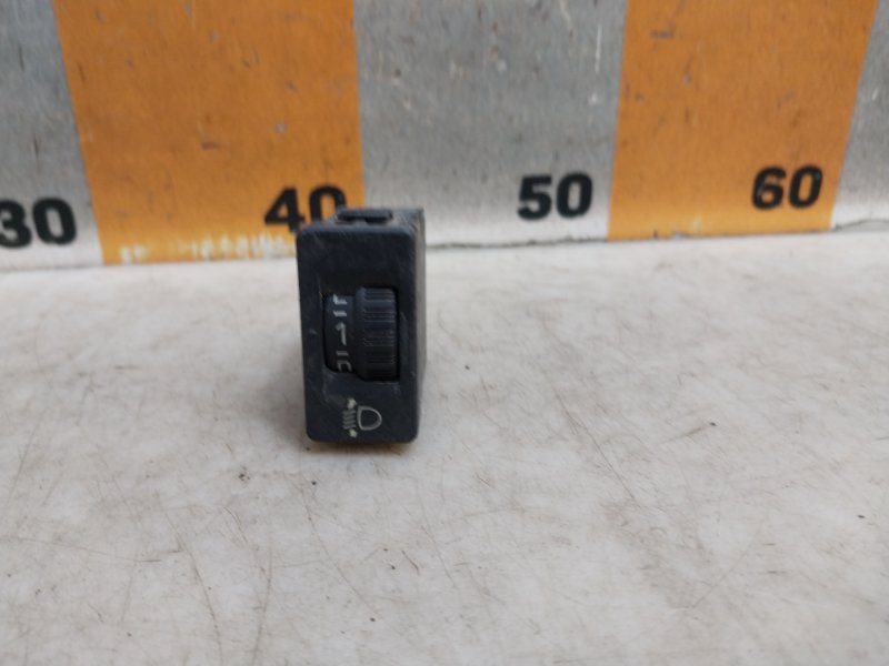 Кнопка корректора фар