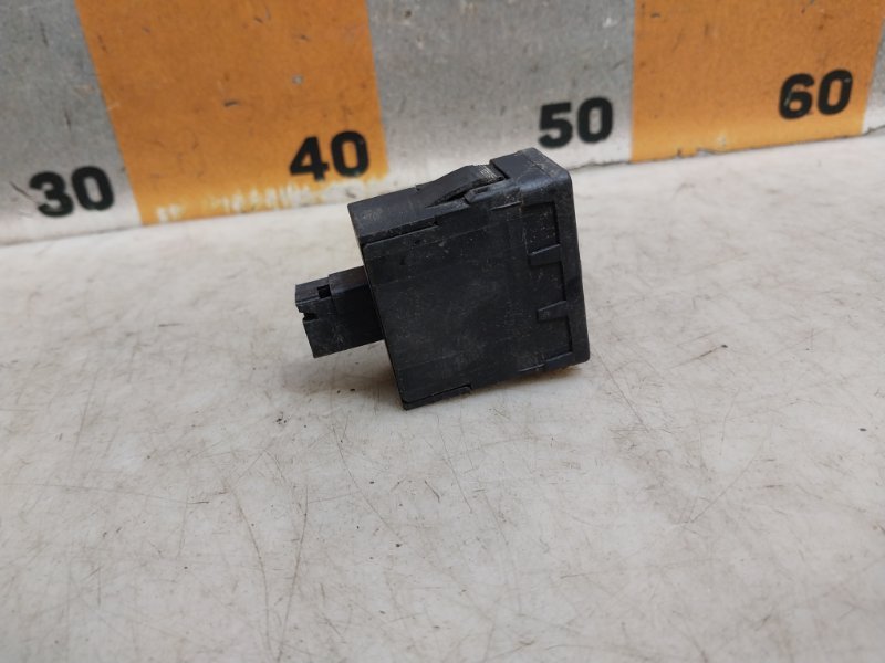 Кнопка корректора фар