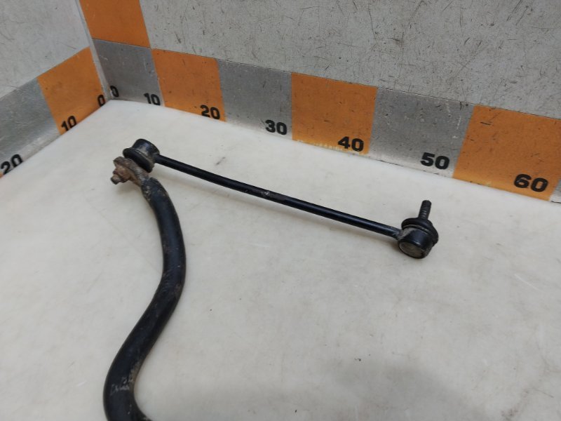 Стабилизатор передний