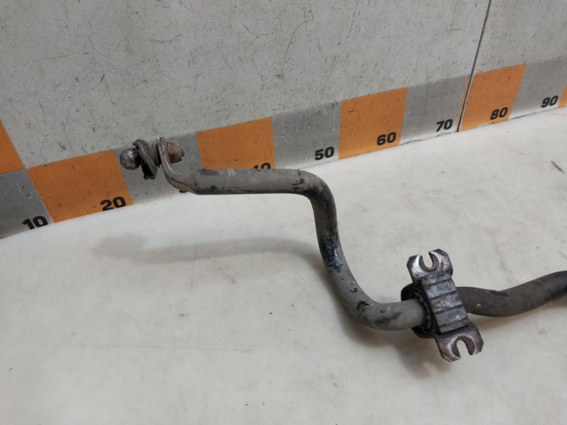 Стабилизатор передний