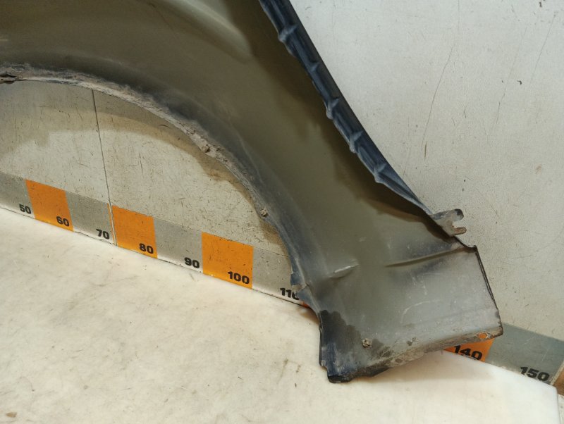 Крыло переднее правое