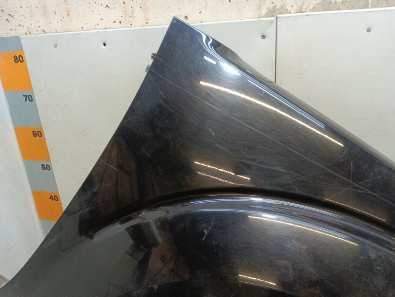 Крыло переднее правое