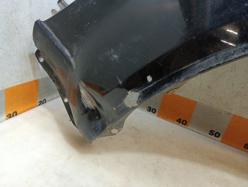 Крыло переднее правое