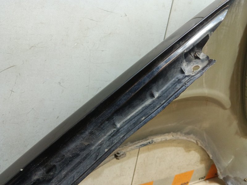 Крыло переднее правое