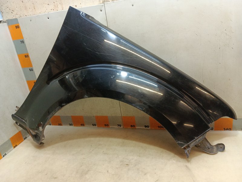 Крыло переднее правое