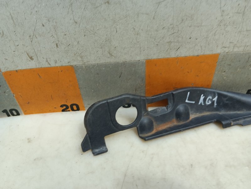 Накладка переднего крыла левого