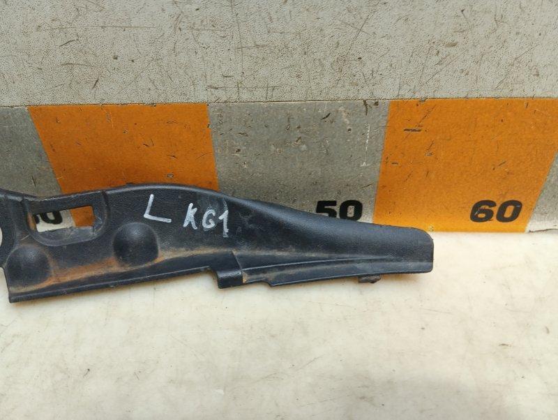 Накладка переднего крыла левого