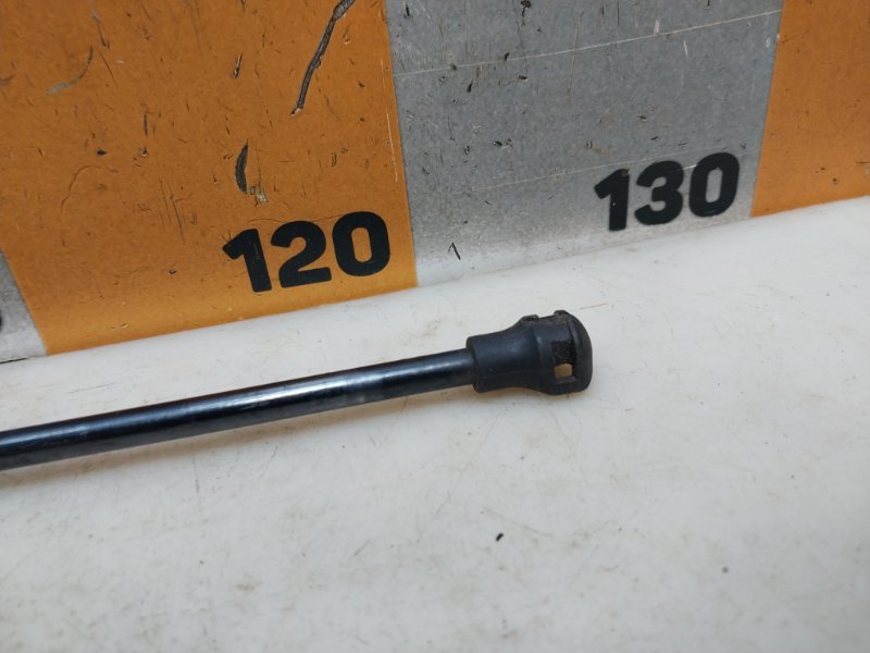 Амортизатор крышки багажника