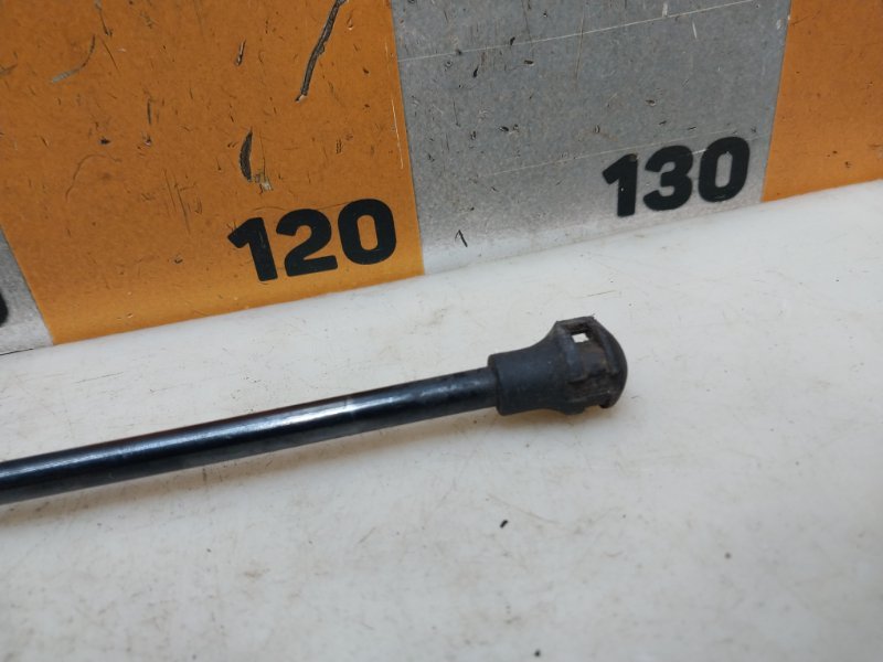 Амортизатор крышки багажника