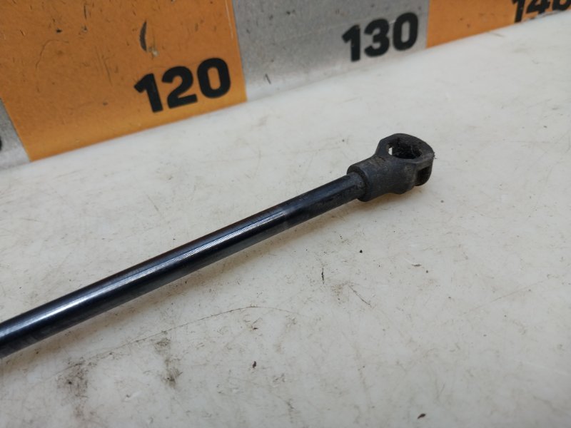 Амортизатор крышки багажника