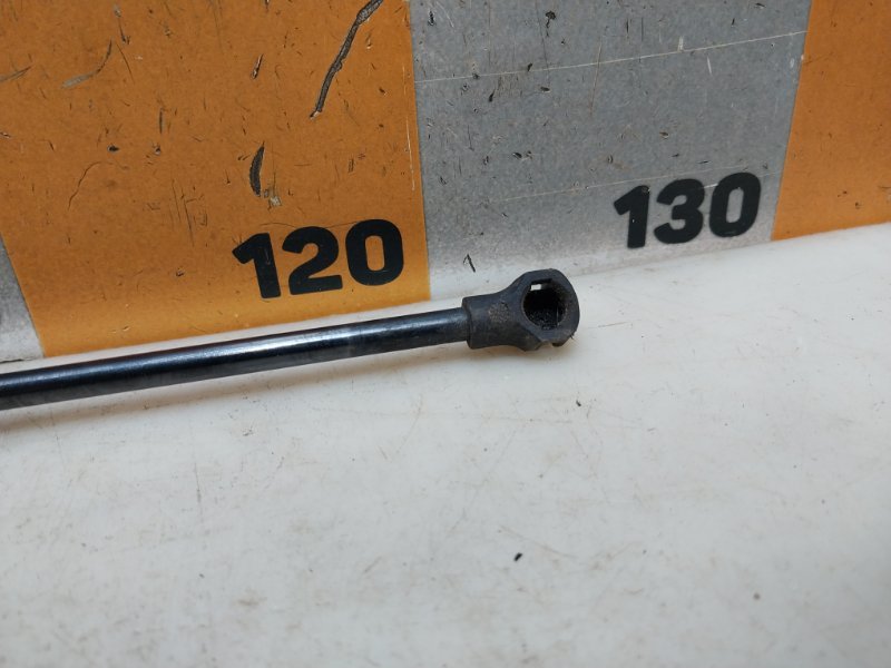 Амортизатор крышки багажника