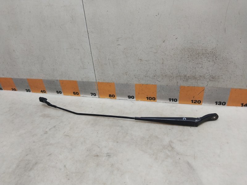 Поводок стеклоочистителя передний правый