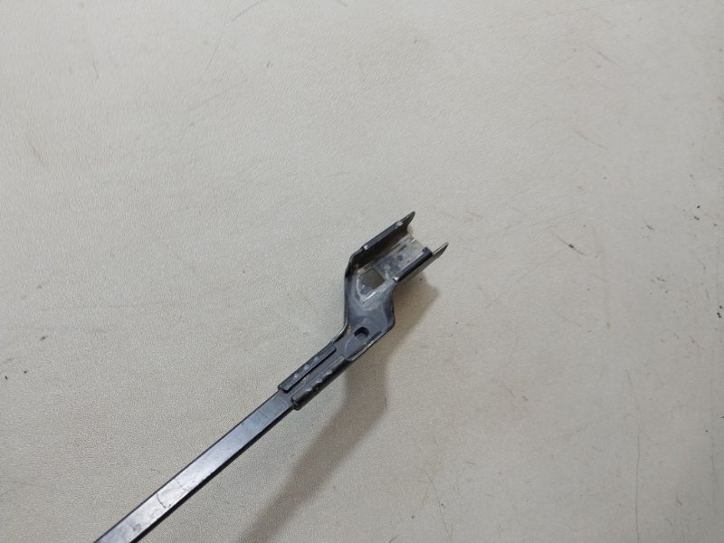 Поводок стеклоочистителя передний правый